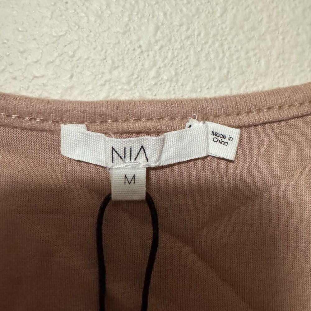 NWT NIA Elegant Sleeveless V-Neck Tank Top - Tan - Picture 4 of 4